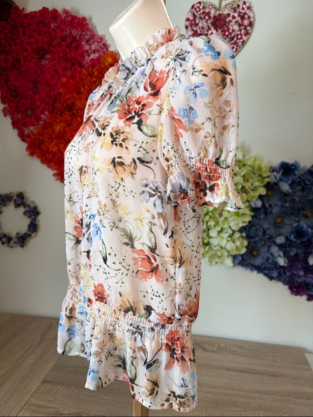 Olivaceous Sheer Chiffon Puff Elastic sleeve and waist blouse - Picture 6 of 10